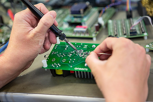 Nová čipová krize pro evropské automobilky? Je za tím roztržka s Čínou