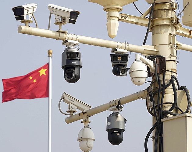 Není se kde skrýt. Číňany už šmíruje až půl miliardy kamer