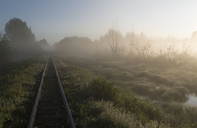 Česko čekají mlhavá rána a slunečná odpoledne. Na horách zasněží
