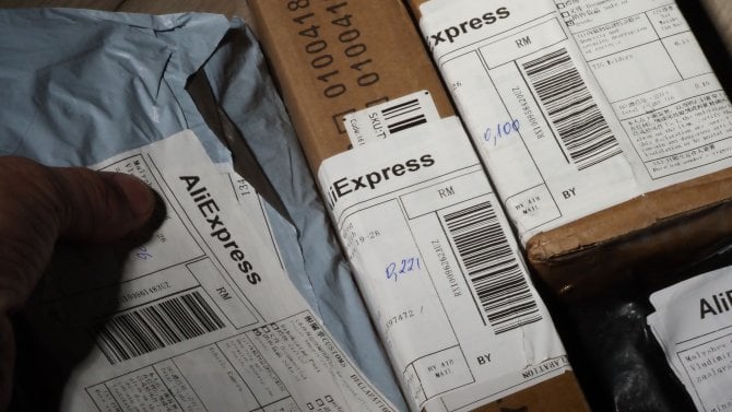 Malé zásilky z Číny podraží. EU od příštího roku zavede paušální 3 eurové clo na všechno