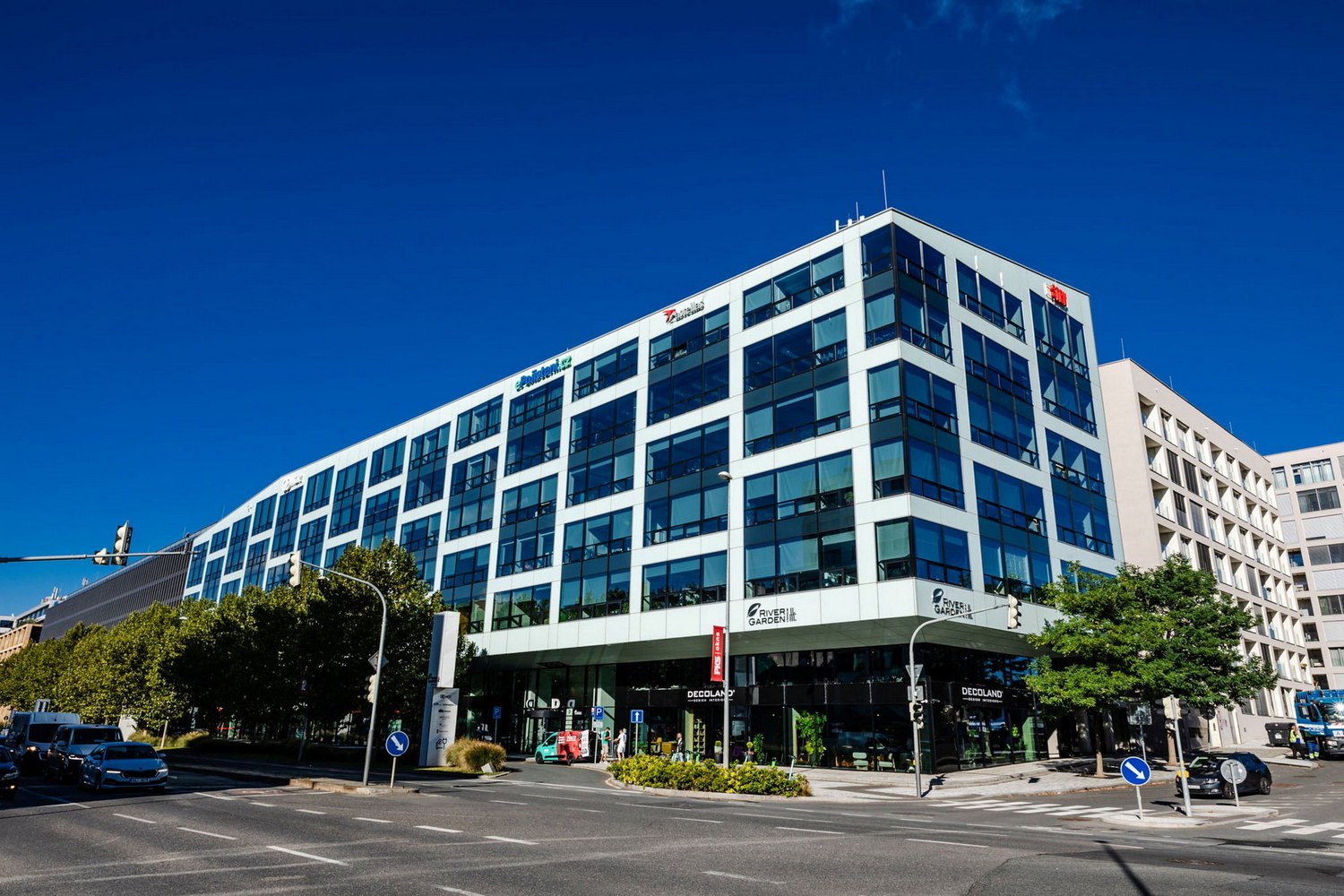 Sezóna otevírání nových obchodů: Co se chystá na rohanskenabrezi.cz