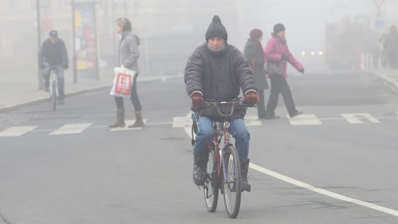 Česko čeká mrznoucí mrholení, hrozí ledovka. V platnosti jsou dvě VÝSTRAHY