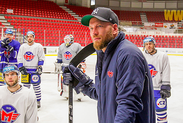 Novotný sestoupí na budějovickou střídačku. Chci pomáhat s drobnostmi, říká