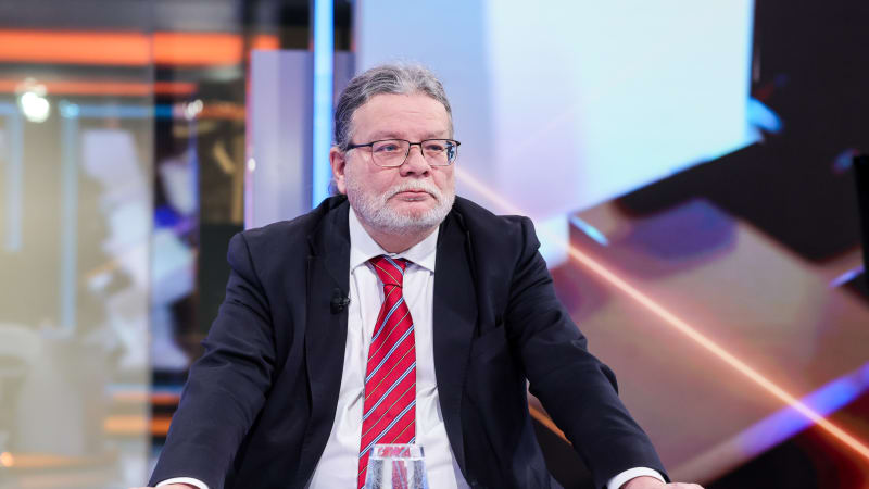 Vláda zatlouká hřebík do rakve NATO, varoval Vondra. Havlíček opáčil „neuvěřitelným švindlem“