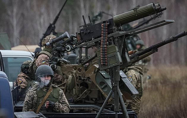 Ukrajinci zaútočili na přístav Taman, tvrdí ruský gubernátor. Na místě vypukly požáry