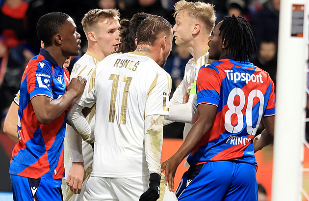 NEJ Z LIGY: Sparta plzeňskému Vydrovi nesvědčí, objev Slavie nejí ani nepije