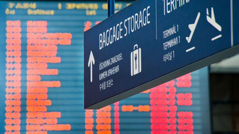 Aerolinky ruší další lety z Prahy. Repatriační letadla pro uvízlé Čechy už jsou na cestě