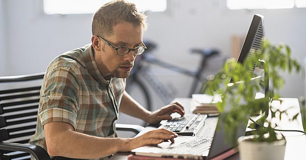 Když kancelářská práce unaví tělo. Na vině může být digitální apnoe