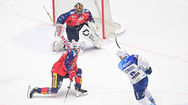 Jak na Dynamo? Napadat a zavřít ho v pásmu, radí Svoboda hráčům Komety