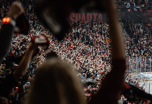ONLINE: Sparta otáčí duel s Pardubicemi. Trefil se Řepík. Vary vedou nad Třincem