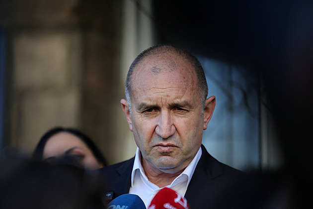 Ve volbách v Bulharsku míří k vítězství proruský exprezident, má velký náskok