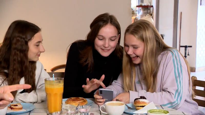 Na děti číhá nečekané nebezpečí, on-line skupiny se mění v past. Na co si dát jako rodič pozor?