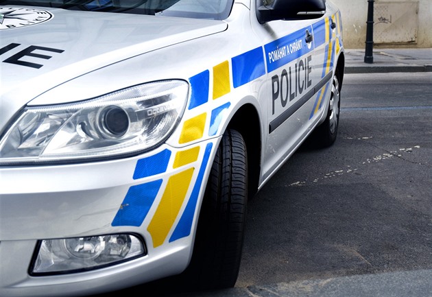 Na kruhovém objezdu potkal mladý řidič autobus, který pak kilometry vybržďoval