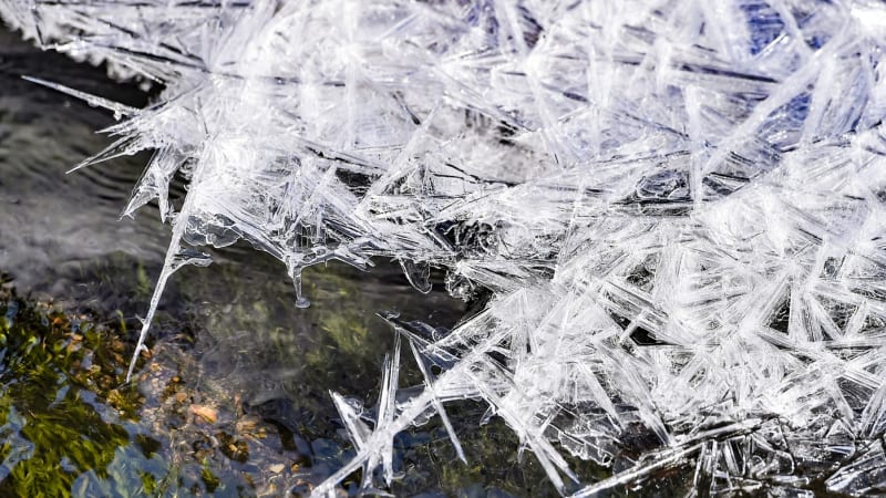 RADAR: Po letním dni zasáhne Česko teplotní šok. Může se vrátit sníh, teploty prudce spadnou