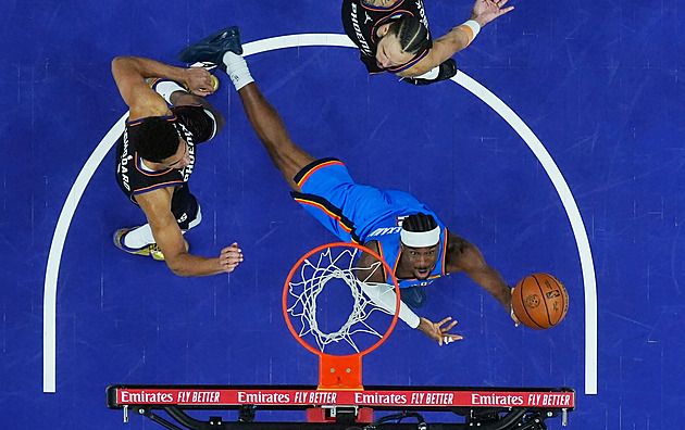 Obhájci titulu z Oklahoma City slaví rychlý postup, Denver odvrátil vyřazení