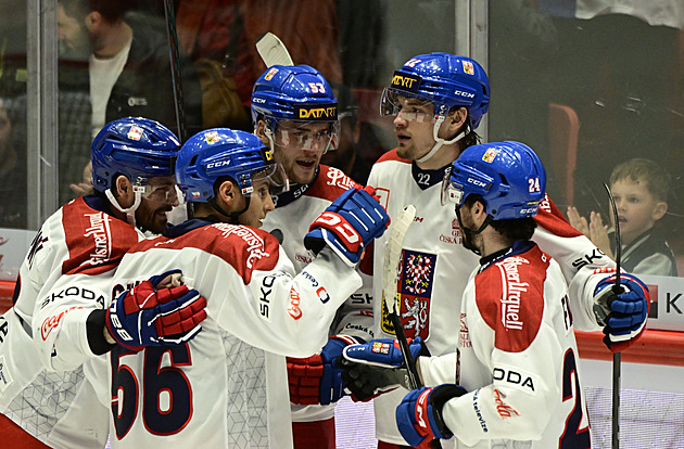 ONLINE: Česko - Finsko 1:1. Zápas je přerušen, náraz Klapky rozbil plexisklo