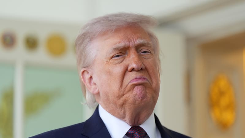 Trump nařídil zvýšit cla na evropská auta. EU podle něj neplní dohodu