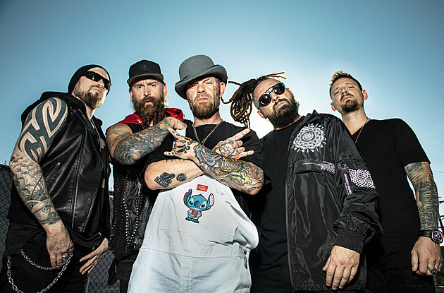 Oslava jubilea. Do Prahy přijede metalová pětice Five Finger Death Punch