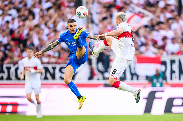 Hložek si poprvé od prosince zahrál v bundeslize. Schickovi a spol. se vzdálila LM