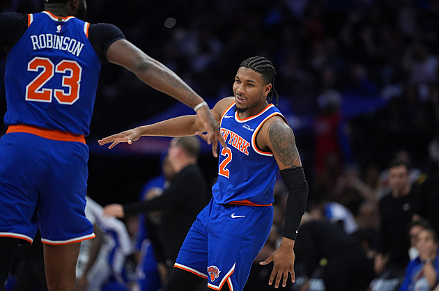 Knicks rekordní palbou ukončili další tým. Wembanyama loktem uzemnil soupeře