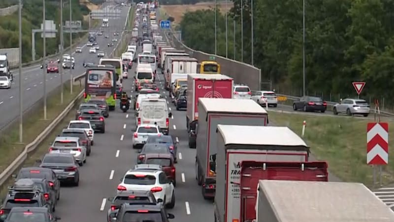 Vážná nehoda na D1: U Brna se srazila dvě auta. Policie dálnici po třech hodinách zprůjezdnila