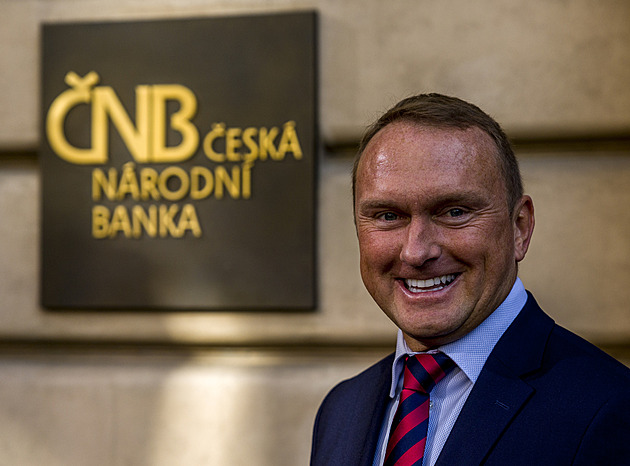 Kruliš skončil v ČNB. Odchod bývalý šéf hradního protokolu neokomentoval