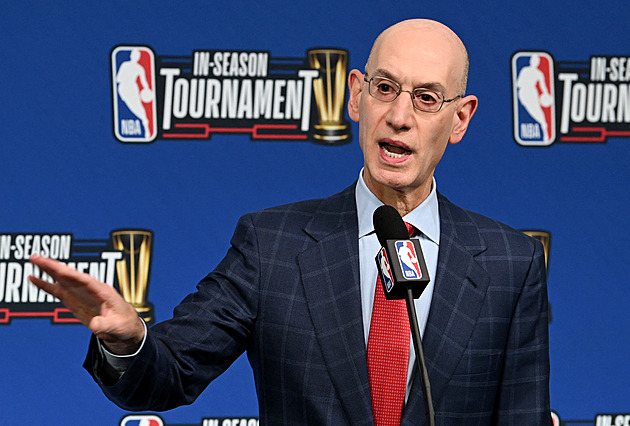 Revoluční novinka v NBA. Rozhodčím bude s verdikty pomáhat umělá inteligence