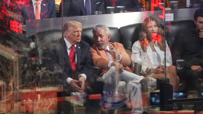 Ponížení pro Trumpa. Na finále NBA ho nelítostně vypískali, bučela celá hala, ukazuje video