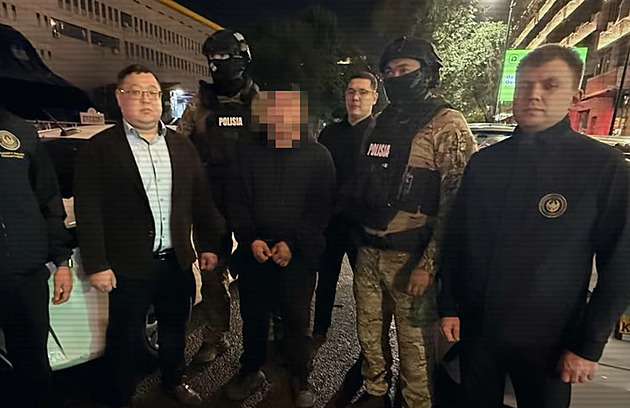 Mezinárodní gang prodával osobní údaje, odhalila policie. Zasahovala i v Česku