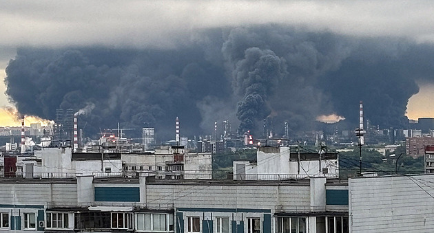Moskva čelila největšímu útoku dronů za dva roky. Ukrajinci znovu trefili rafinerii