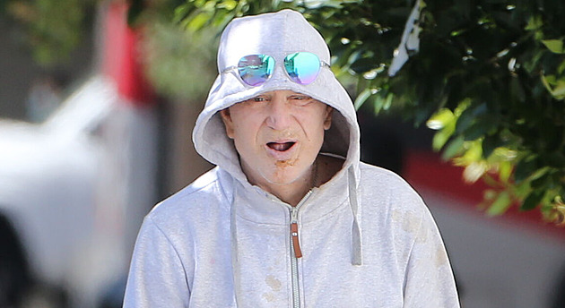 Je to vůbec on? Mickey Rourke ukázal pohublou tvář i chybějící zuby