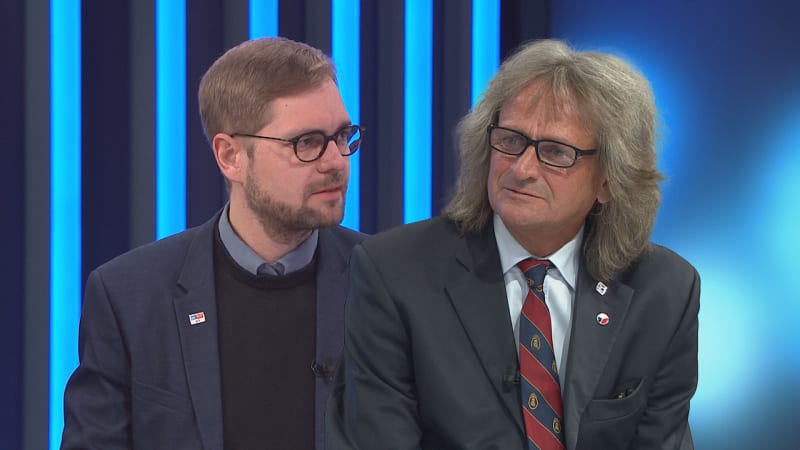 Kouřová clona pro prasárničky, říká Havel o válce vlády a Hradu. Podle Ševčíka bude pokračovat
