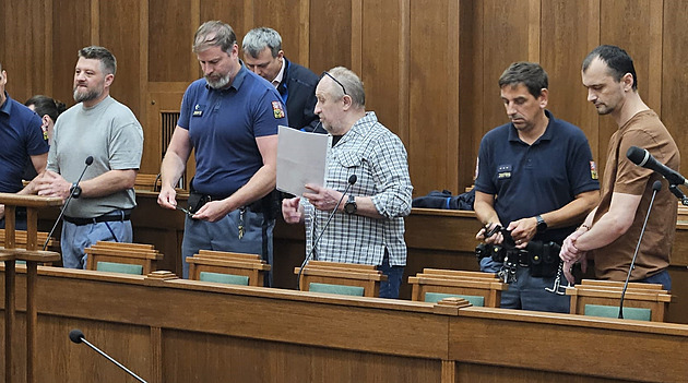 Z Ukrajiny dovezli fosfor k výrobě pervitinu za miliardu, soudí mezinárodní gang