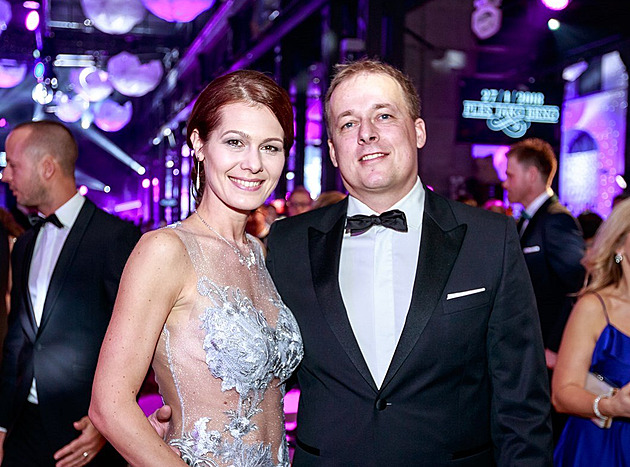 Rodina pohromadě, jak to má být. Doleželová potvrdila návrat k šéfovi fotbalu