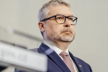 Zemědělství dostane o stovky milionů víc, řekl Šebestyán po schůzce se Schillerovou