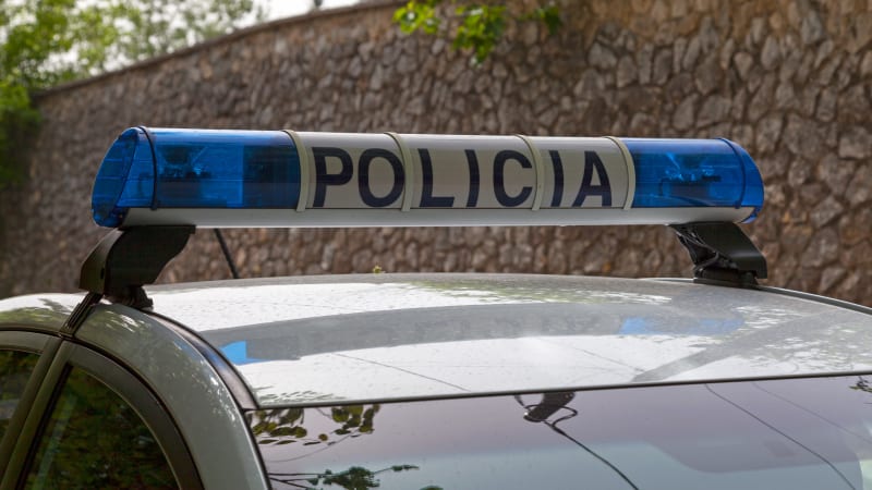 Dva čeští turisté uvázli v divokém albánském kaňonu. Policie na jejich záchranu nasadila drony